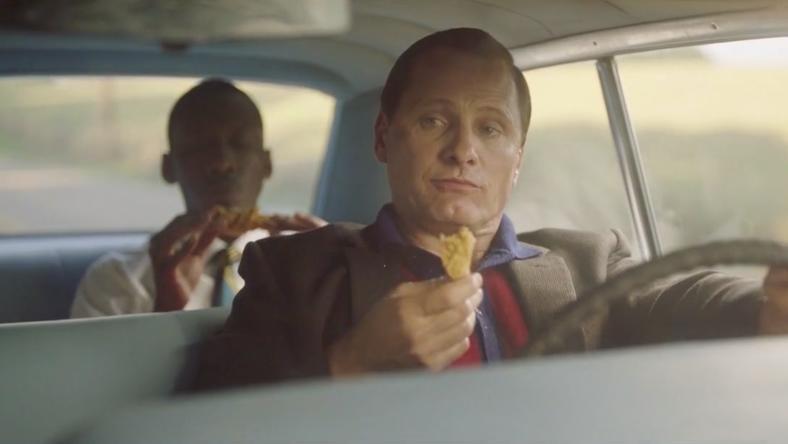 在一桶炸鸡面前,我们都一样